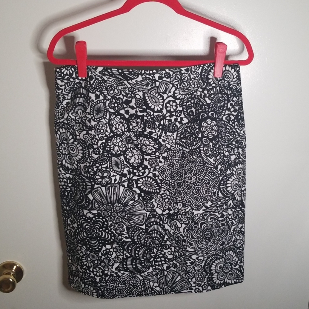 Black and white Ann Taylor skirt